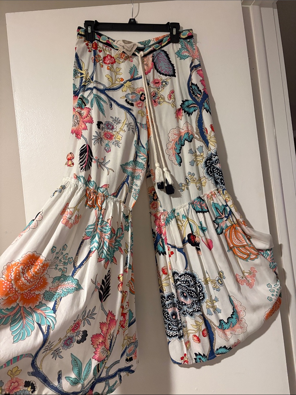 Z&L- NWOT- Never Worn -White Floral Wide-Leg Boho Pants with Rope Tie🌺